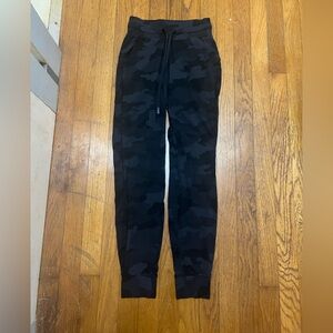 EUC Lululemon Ready to Rulu Jogger